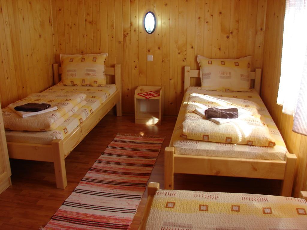 Korondi Kulcsosházak Habitación foto